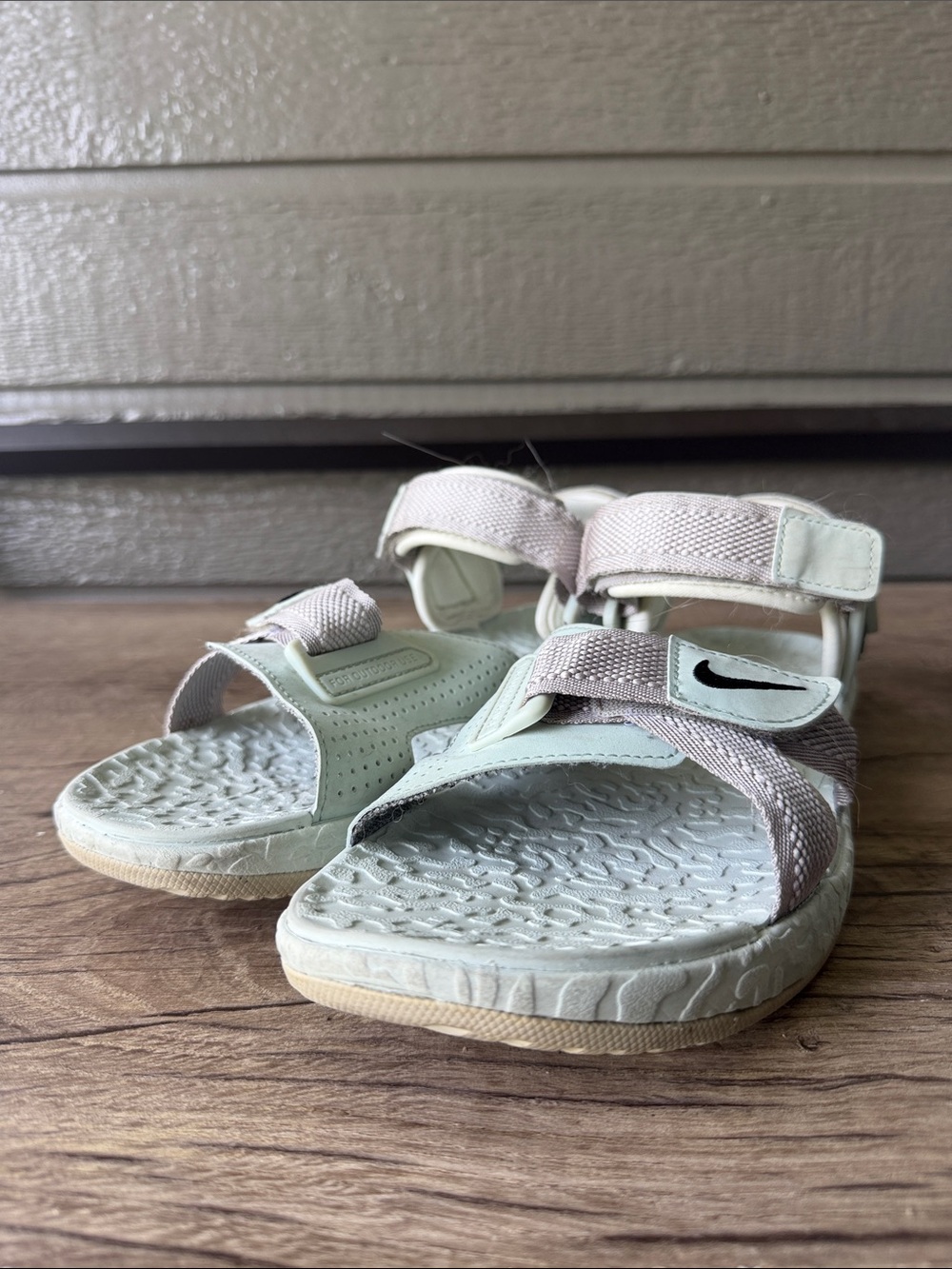 Nike ACG Deschutz Men’s Mint Green and Light Pink Adjustable Sandals size 9